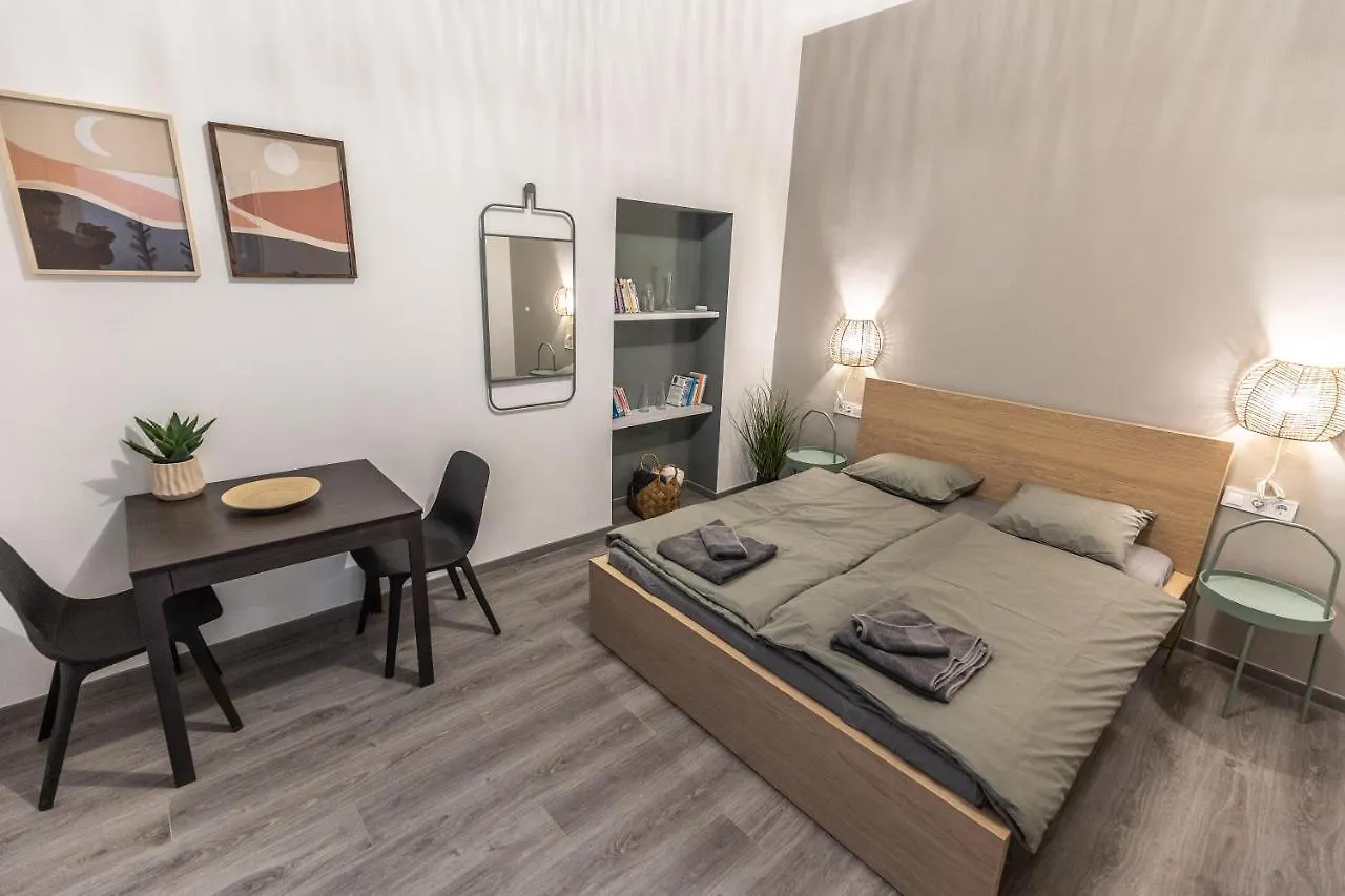 Design Studios Downtown Budapest 0*,